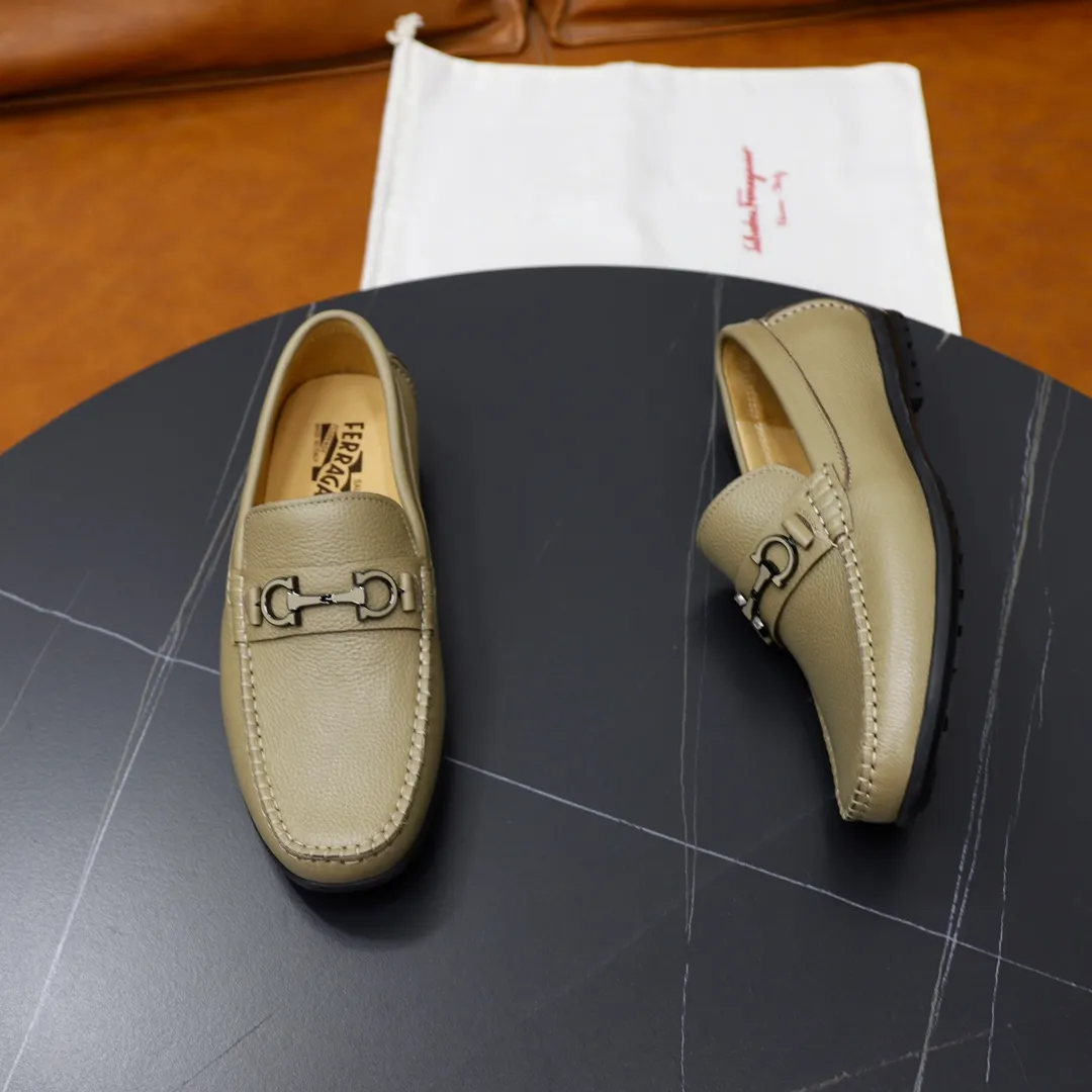 Men's shoes: 260🙅‍♂️🙅‍♂️🙅‍♂️Niuli Brand: Ferragamo Standard code: Men's code 38/44 (45 customized) Grade: Same as the official website Material: Original imported cowhide leather lining Original wear-resistant lightweight outsole Style category: Men's casual slip-on shoes Distinguished luxury brand elements top luxury Color: Actual picture color